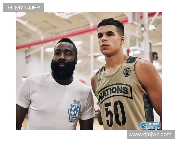 足球巨星携神秘女郎现身盛典引发现场轰动与热议